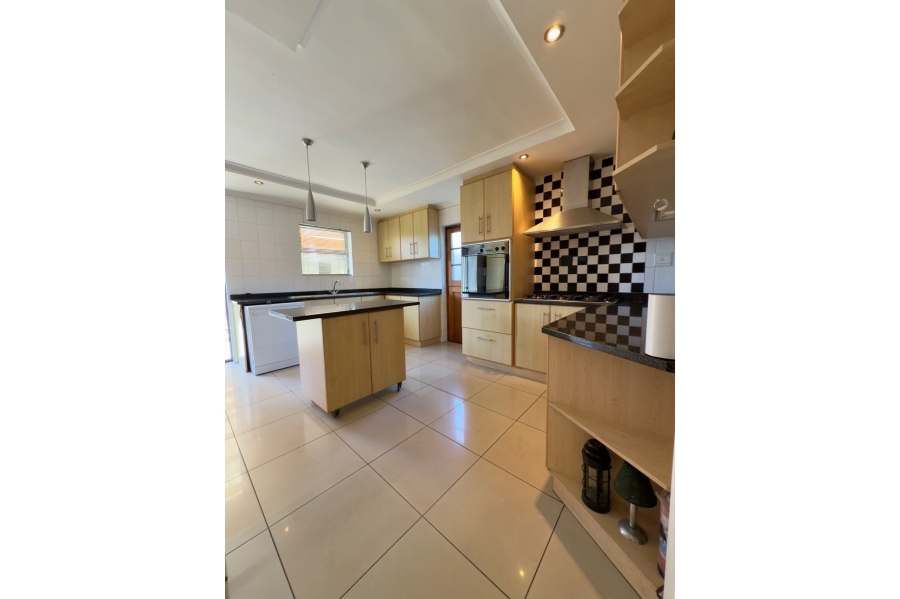 4 Bedroom Property for Sale in Kensington Western Cape